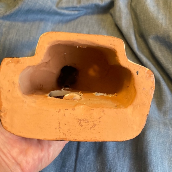 Peruvian red clay ceramic church scene with two adults and baby. - Picture 5 of 8